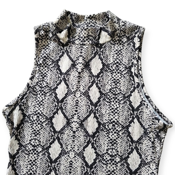 🔥5 FOR $25🔥Caution To The Wind Snakeskin Sleeveless Bodysuit, Size Small - Picture 3 of 12